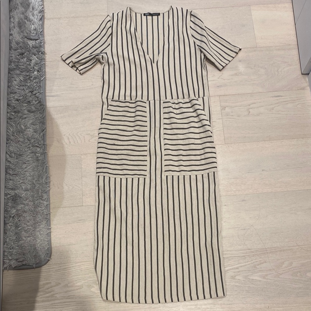 Zara Black and White Sheath Midi Dress V-Neck Short Sleeve